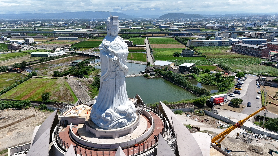 国宝級 祖霊像 台湾 歷時14年完工台中大安港53.6公尺媽祖雕像躍居本島最高| 全國廣播M-Radio